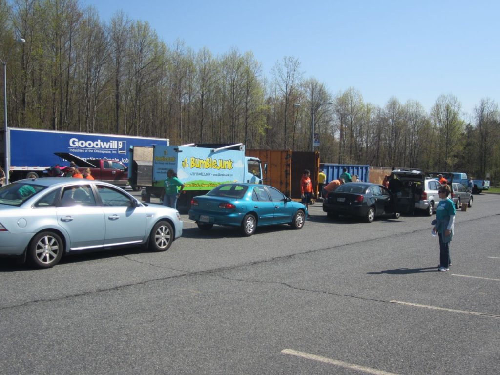 Cars line up to unload unwanted items to various collection groups during the 2014 Clear Your Clutter Day.