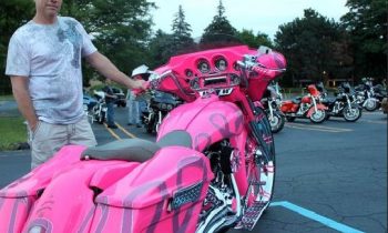 Man Goes Pink to Honor His Late Wife – Today