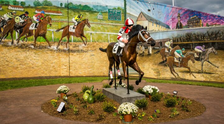 A statue of the racehorse ‘Havre de Grace’ was unveiled on Friday evening during the Graw Alley grand opening ceremony in Havre de Grace. (photo credit – Pat Venturino/Venture Photos)